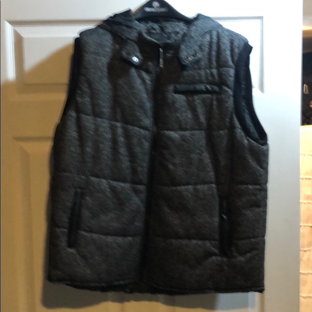 Men’s down vest size large.